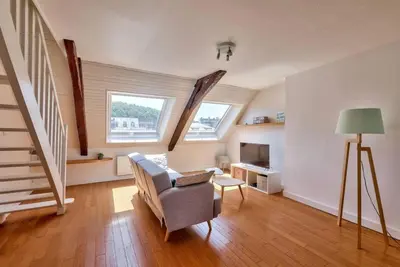 Télévision ou salle de divertissement dans l'établissement Bright duplex St Mathieu - Rooftop view