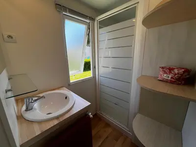 Salle de bains dans l'établissement Camping Baie de Saint Pol