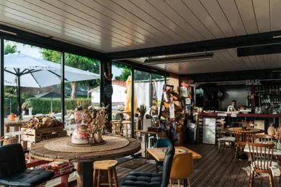 Coin salon dans l'établissement Camping Baie de Saint Pol