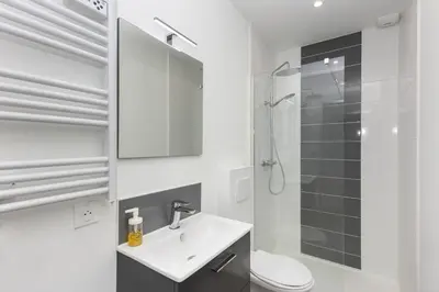 Salle de bains dans l'établissement Cidre
