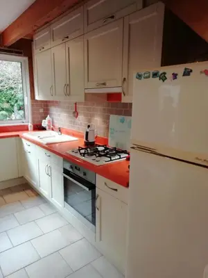 Cuisine ou kitchenette dans l'établissement Havre de paix entre mer et forêt