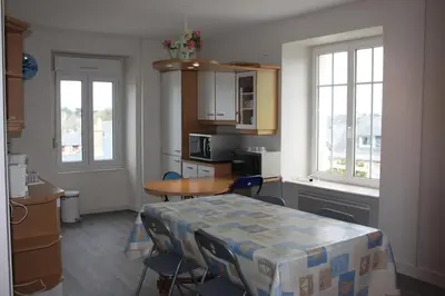 Cuisine ou kitchenette dans l'établissement appartement 3 chambres, plage à 400 m