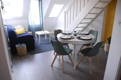 Coin salon dans l'établissement El pisito Quimperois duplex 2 chambres coeur de ville