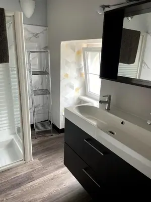 Salle de bains dans l'établissement Maison à quelques mètres de la mer