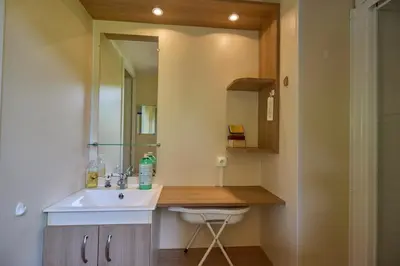 Salle de bains dans l'établissement Berges de Canal