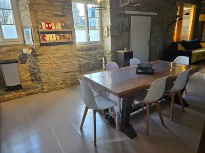 Cuisine ou kitchenette dans l'établissement Authentique maison de caractère à Ploumoguer
