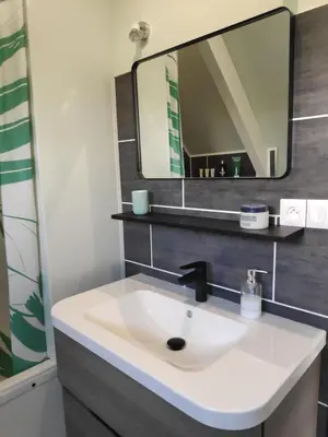 Salle de bains dans l'établissement Kastell-Mor 2 chambre d'hôtes à Santec