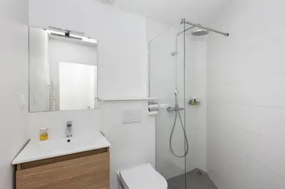 Salle de bains dans l'établissement Le Roz