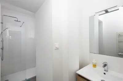 Salle de bains dans l'établissement Le Camfrout
