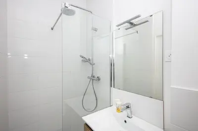 Salle de bains dans l'établissement Le Dellec