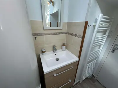 Salle de bains dans l'établissement Pretty charming Breton cottage for 4 people