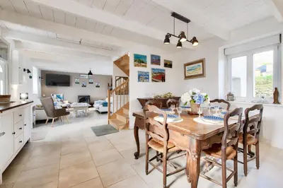 Cuisine ou kitchenette dans l'établissement Maison pour 6 avec jardin, terrasse et jeux