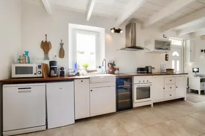 Cuisine ou kitchenette dans l'établissement Maison pour 6 avec jardin, terrasse et jeux
