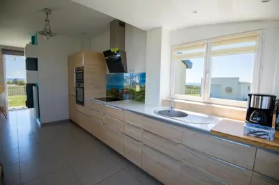 Cuisine ou kitchenette dans l'établissement The house of the guardians of the Ocean with spa - gite plougonvelin