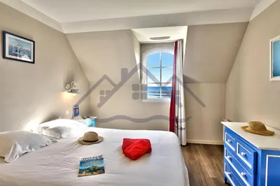 Un ou plusieurs lits dans un hébergement de l'établissement LocaLise - Maison D02 - Vue mer - Accès piscine - Wifi inclus - Draps et lits faits inclus - Face à la plage - Centre et port à 700m