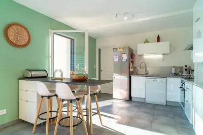 Cuisine ou kitchenette dans l'établissement Dreon Ker - Calme à deux pas du bourg