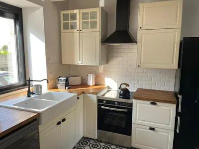 Cuisine ou kitchenette dans l'établissement La maison du port