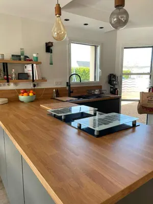 Cuisine ou kitchenette dans l'établissement Maison de vacances Loctudy