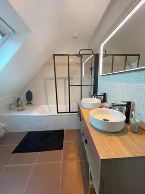 Salle de bains dans l'établissement Maison de vacances Loctudy