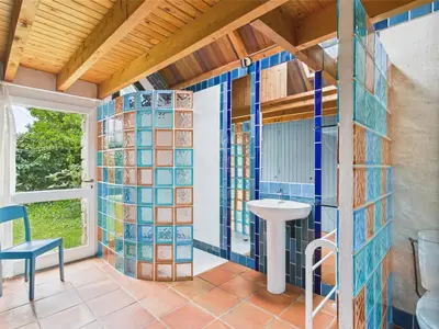 Salle de bains dans l'établissement Grande maison vue mer et acces plage direct pour 7