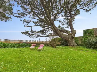Jardin de l'établissement Grande maison vue mer et acces plage direct pour 7