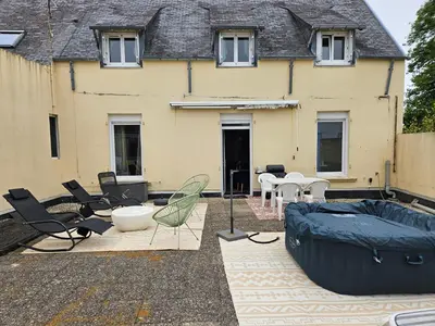 Piscine de l'établissement appartement terrasses poulpatre ou située à proximité