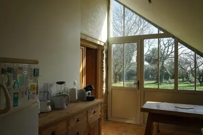 Cuisine ou kitchenette dans l'établissement Les communs du manoir