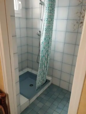 Salle de bains dans l'établissement Centre Finistère, toutes les côtes et lieux touristiques à moins d'une heure !
