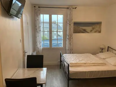 Un ou plusieurs lits dans un hébergement de l'établissement Un cocon en bord de mer