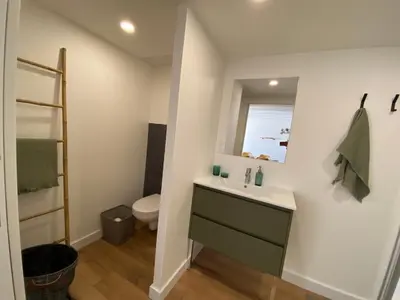 Salle de bains dans l'établissement Lodge de Penfrat, une parenthèse en campagne aux portes de la ville