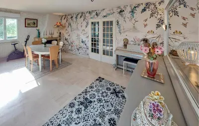 Coin salon dans l'établissement Gorgeous Apartment In Concarneau