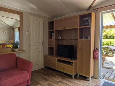 Télévision ou salle de divertissement dans l'établissement Mobile home tout confort dans un camping 4 étoiles