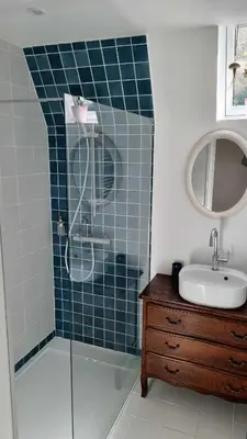 Salle de bains dans l'établissement Menez Boutin