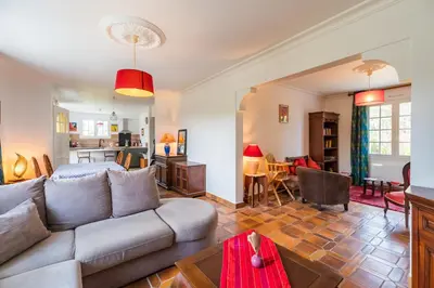 Coin salon dans l'établissement Kersouri - grande maison proche plages