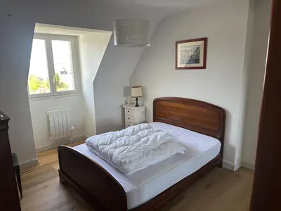 Un ou plusieurs lits dans un hébergement de l'établissement Maison spacieuse et lumineuse à seulement 1 minute de la mer