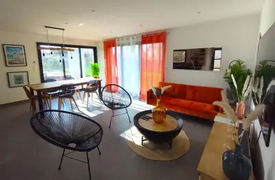 Coin salon dans l'établissement Les Maisons Côté Ouest