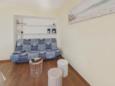 Coin salon dans l'établissement Le port et les plages à pied - 2 adultes 2 enfants