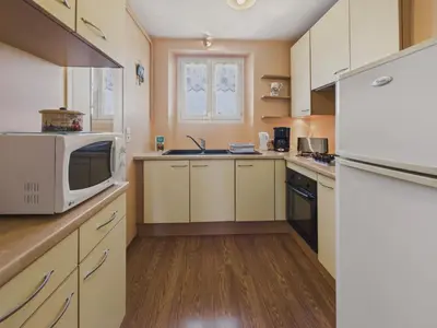 Cuisine ou kitchenette dans l'établissement Le port et les plages à pied - 2 adultes 2 enfants