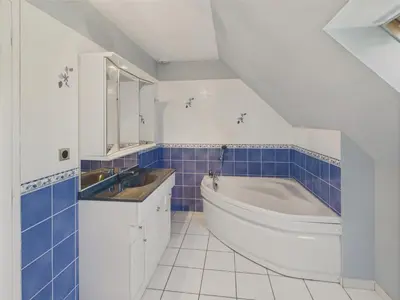 Salle de bains dans l'établissement Piscine, jacuzzi et grande terrasse pour 7