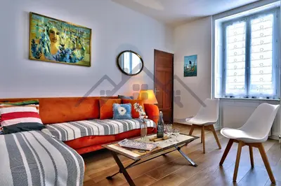 Coin salon dans l'établissement LocaLise - M37 - Maison de vacances à deux pas du centre et des plages - wifi inclus - draps inclus - animaux bienvenus - extérieur clos - parking privatif