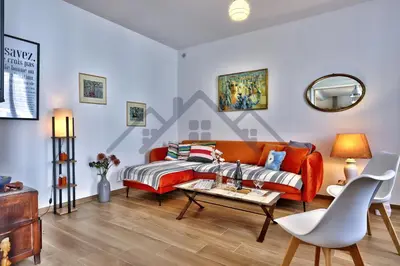 Coin salon dans l'établissement LocaLise - M37 - Maison de vacances à deux pas du centre et des plages - wifi inclus - draps inclus - animaux bienvenus - extérieur clos - parking privatif