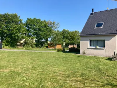 Jardin de l'établissement Guilers vert