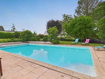 Piscine de l'établissement Piscine chauffée, Grand jardin, maison pour 8 ou située à proximité
