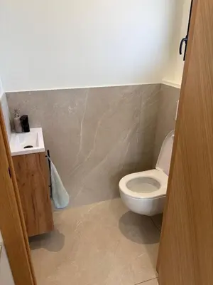 Salle de bains dans l'établissement Maison neuve 4 chambres