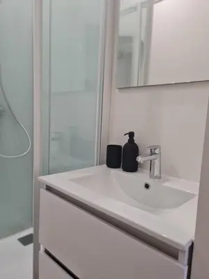 Salle de bains dans l'établissement Charmant appartement face au port de Concarneau