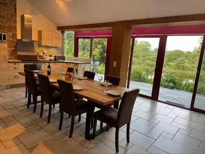 Cuisine ou kitchenette dans l'établissement Splendide MANOIR - Proche plages - 4 chambres - 3sdb - 8 pers - WIFI