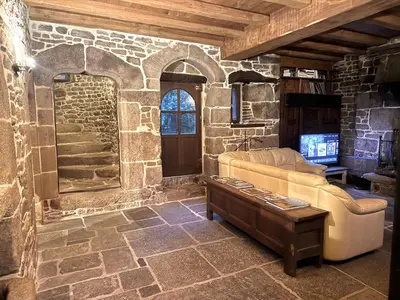 Télévision ou salle de divertissement dans l'établissement Splendide MANOIR - Proche plages - 4 chambres - 3sdb - 8 pers - WIFI