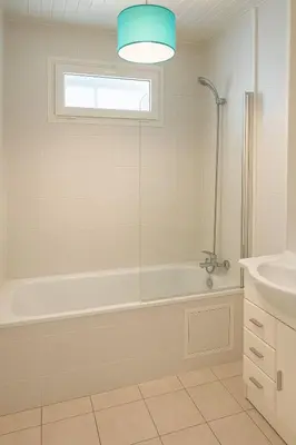 Salle de bains dans l'établissement Chambre dans un appartement spacieux de 92m2