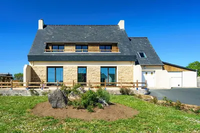 Jardin de l'établissement La Villa des Vagues - vue mer proche de la plage