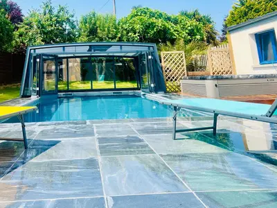 Piscine de l'établissement Villa Leonic - Piscine et Jacuzzi ou située à proximité